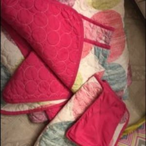 Queen/full size comforter and shams